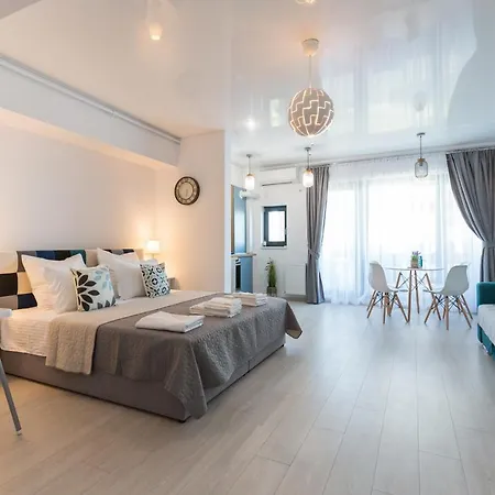Take A Break By Sunny Lake Studio Apartment
